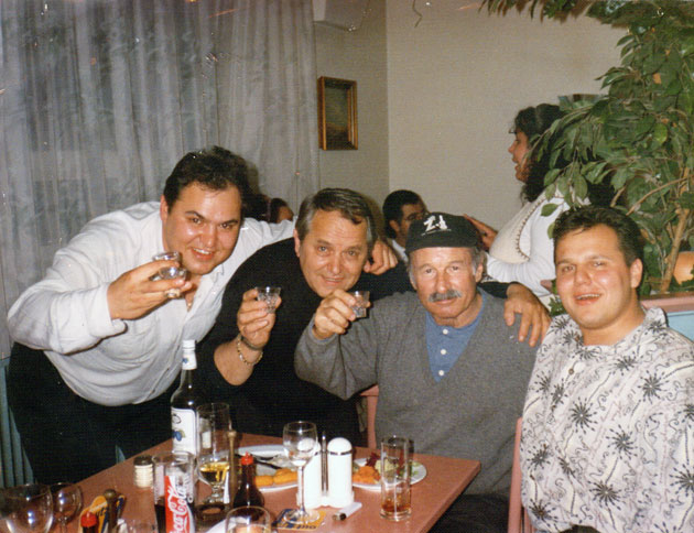Lancy, Bobby und Bruder (re.) Falta in Österreich mit Joe Zawinul